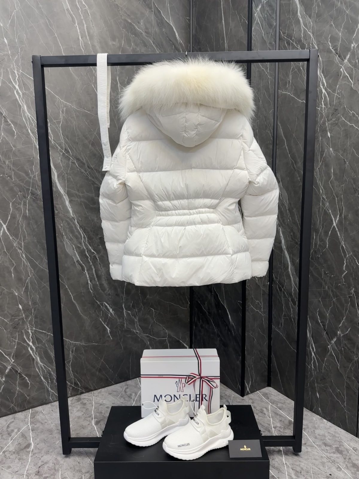 Moncler Boed Women Down Jacket Size S-XL - Image 9