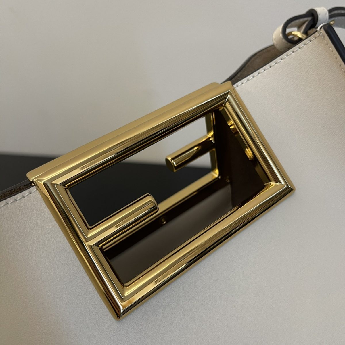 Fendi New Shoulder Bags 20*17*9cm - Image 2