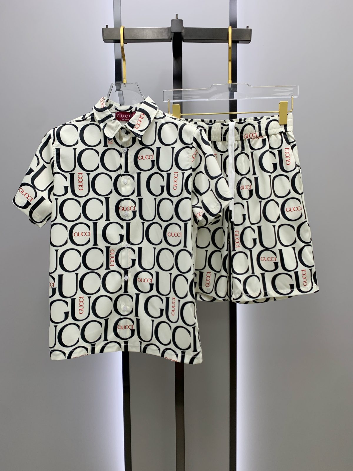 Gucci Sommeranzug Size M-XXL - Image 1