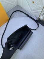 Louis Vuitton M83563 Pilot Shoulder Bags Size 20*12*5cm - Image 9