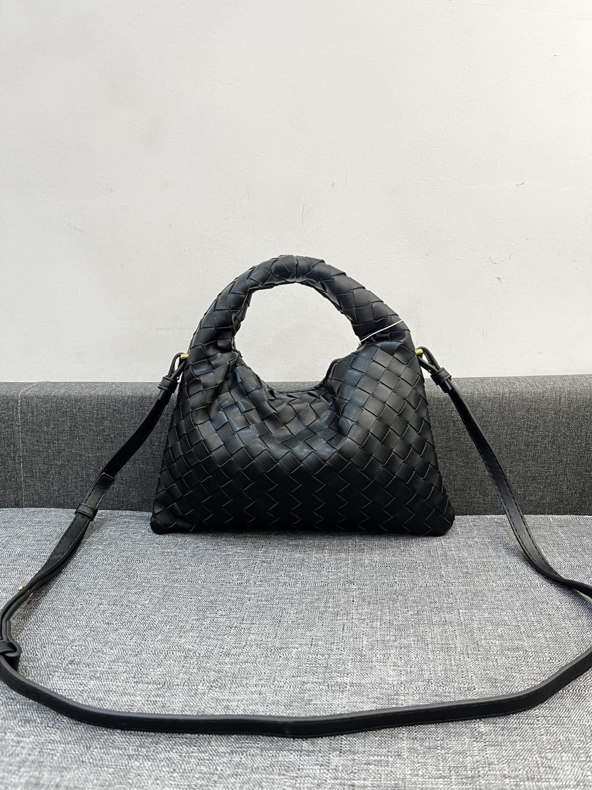 Bottega Veneta HO Shoulder Bags 28*17cm - Image 2