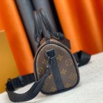Louis Vuitton Keepall Bandoulière 25 Bags for Men - Image 3