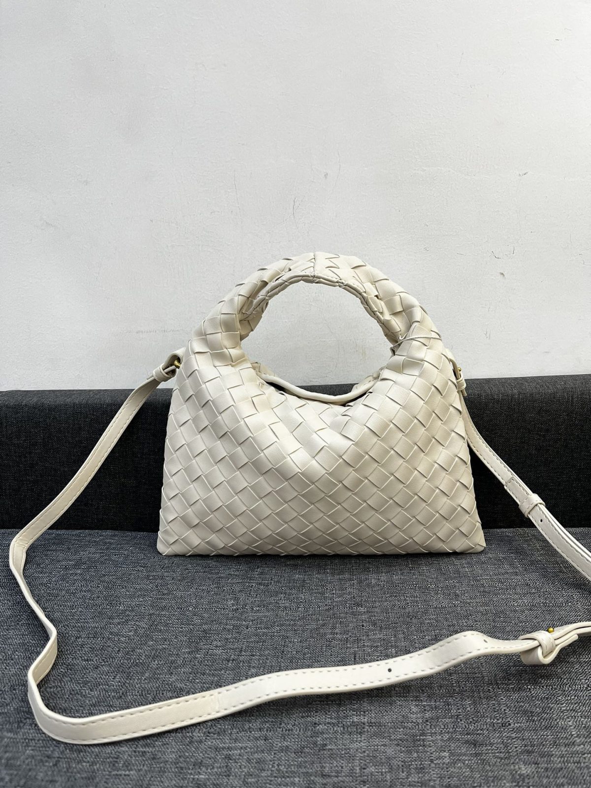 Bottega Veneta HO Shoulder Bags 28*17cm - Image 4