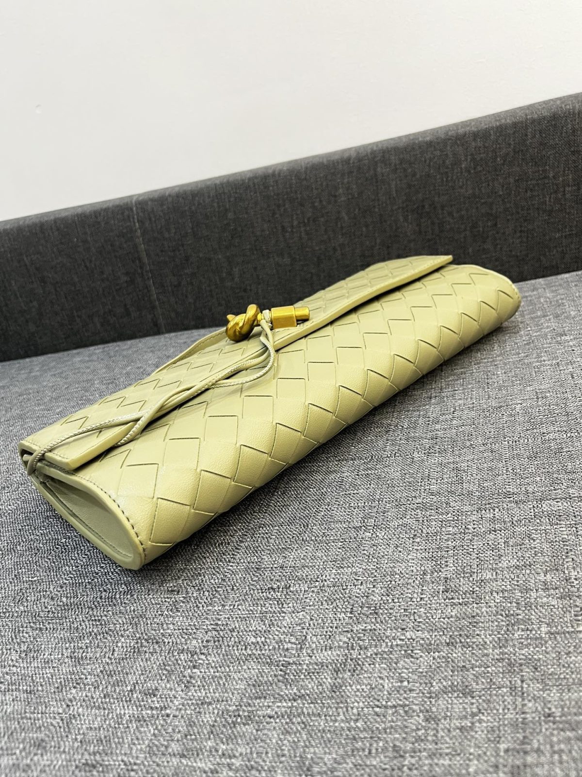Bottega Veneta Andiamo Clutch 30*13*4cm - Image 5