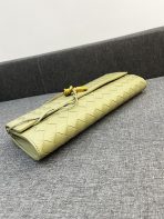 Bottega Veneta Andiamo Clutch 30*13*4cm - Image 5