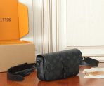 Louis Vuitton M83567 Montsouris Wearable Wallet Shoulder Bags Size 22*12*6cm - Image 2