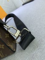 Louis Vuitton M81124 Alpha Wearable Shoulder Bags Size 18*11*6cm - Image 7