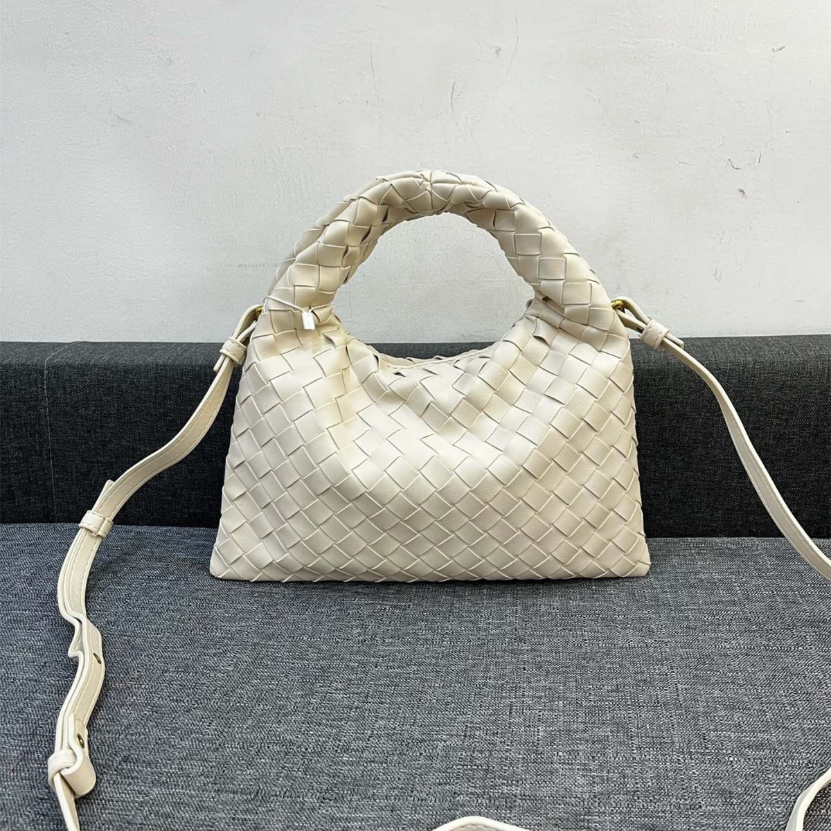 Bottega Veneta HO Shoulder Bags 28*17cm - Image 1