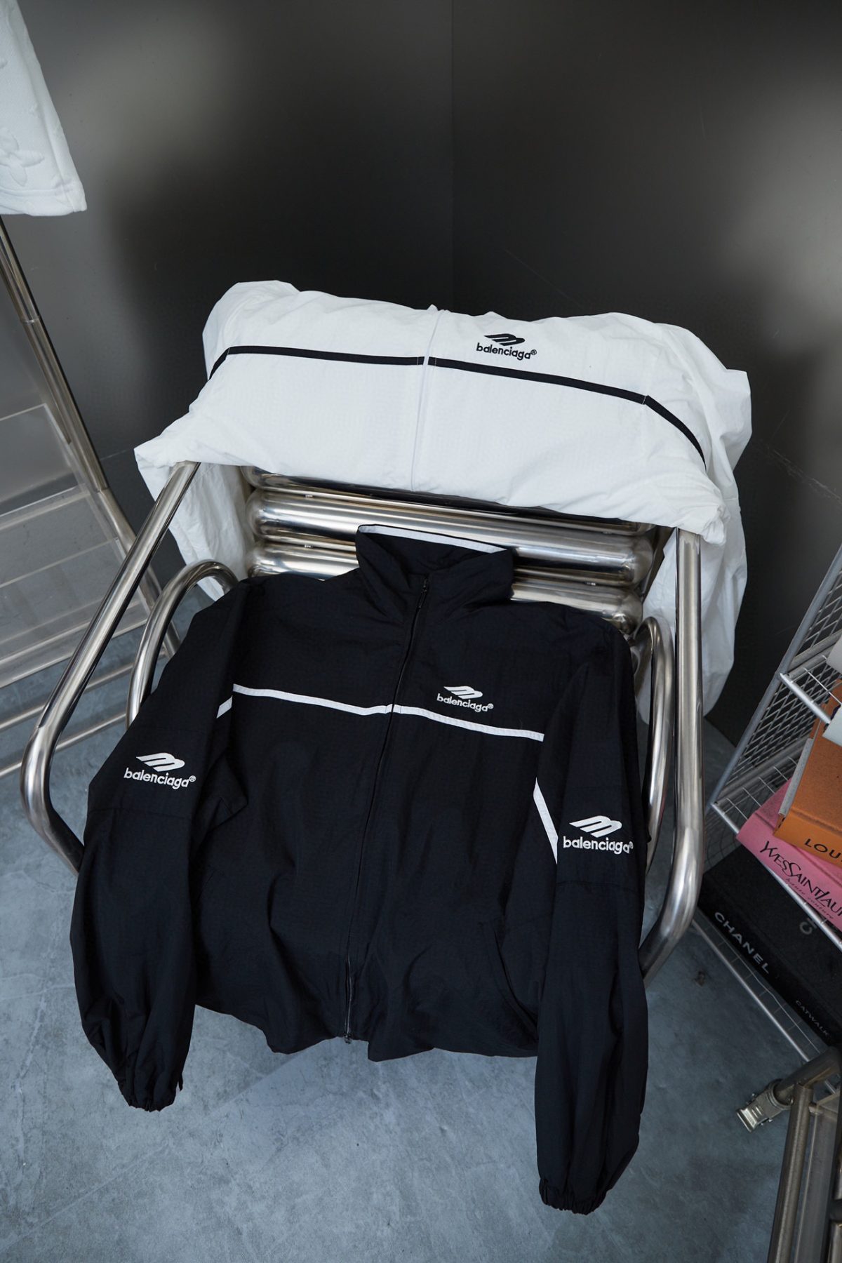Balenciaga Waterproof jacket Size S-XL - Image 9