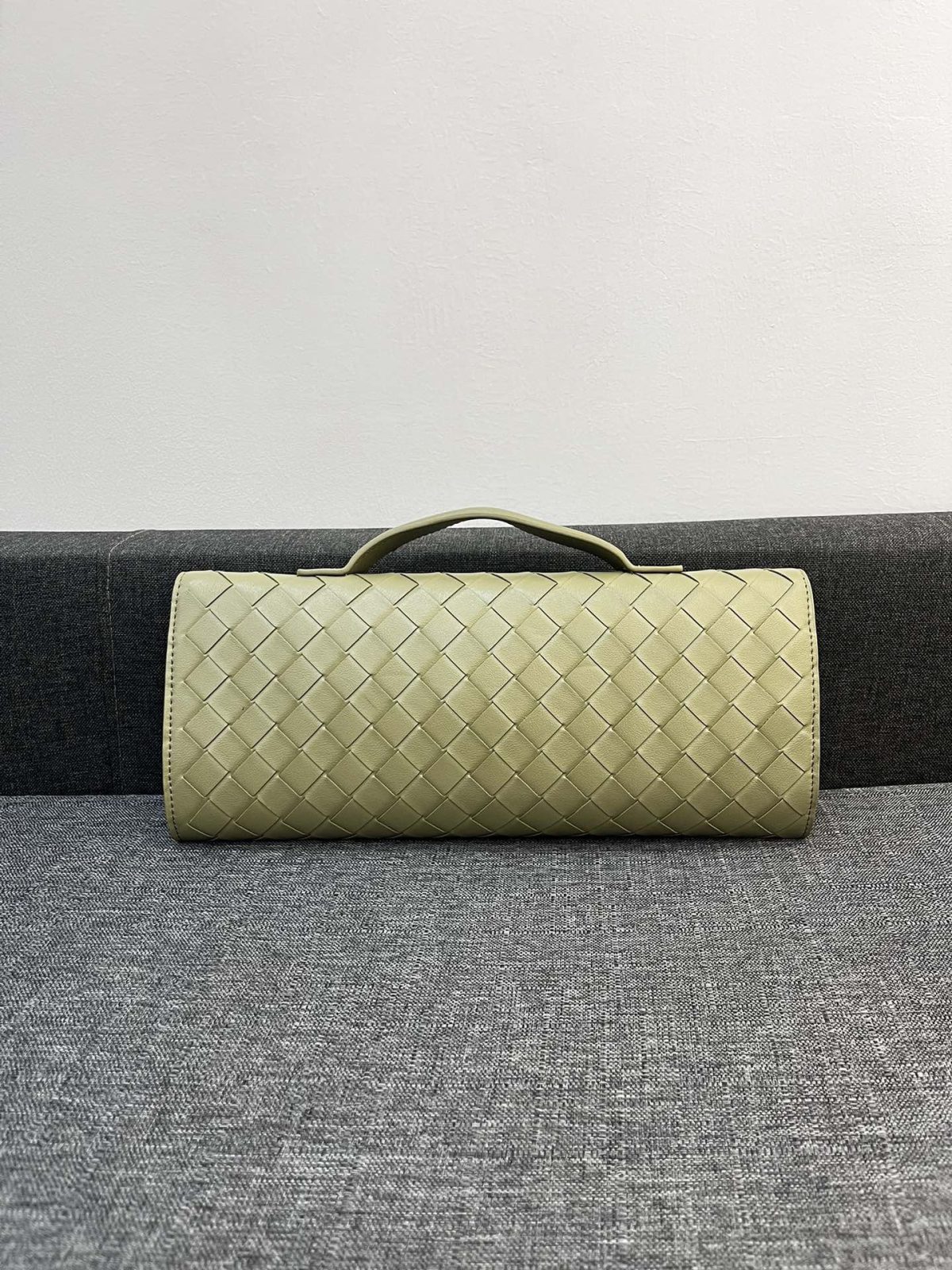Bottega Veneta Andiamo Clutch 30*13*4cm - Image 2
