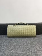 Bottega Veneta Andiamo Clutch 30*13*4cm - Image 2