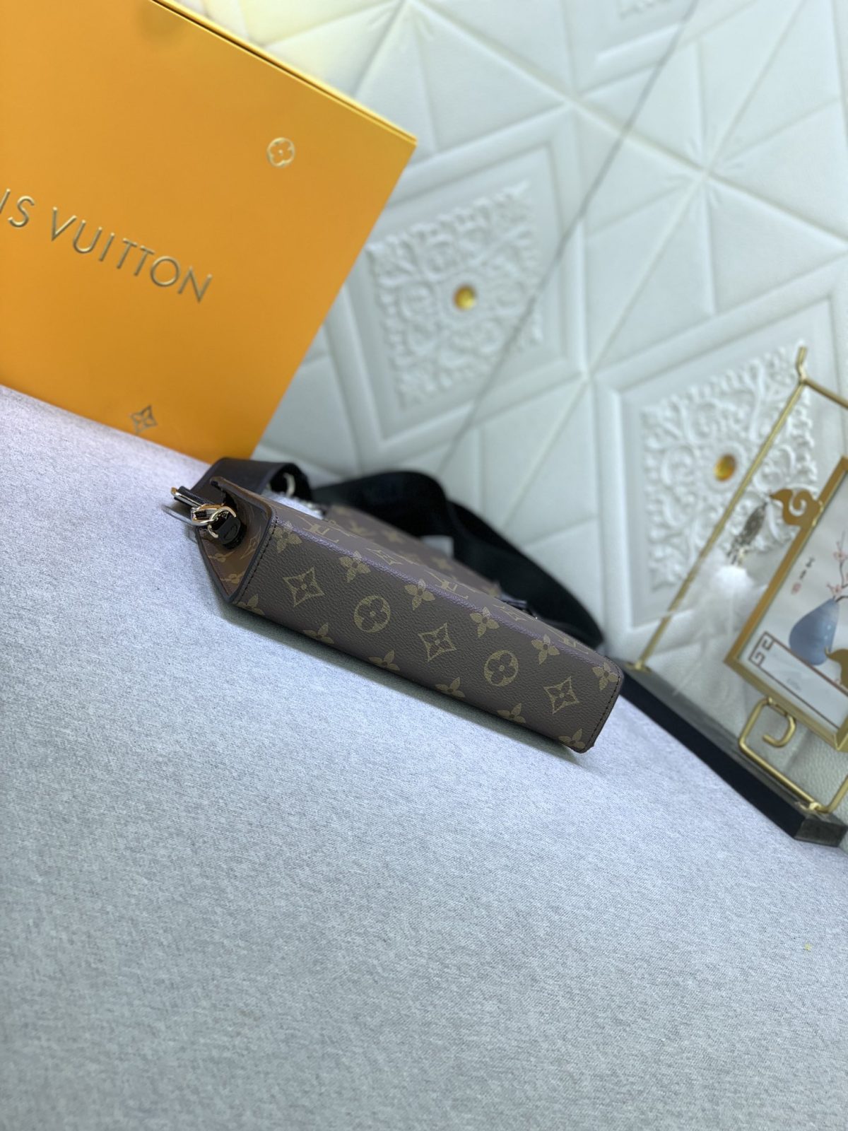 Louis Vuitton M81124 Alpha Wearable Shoulder Bags Size 18*11*6cm - Image 4