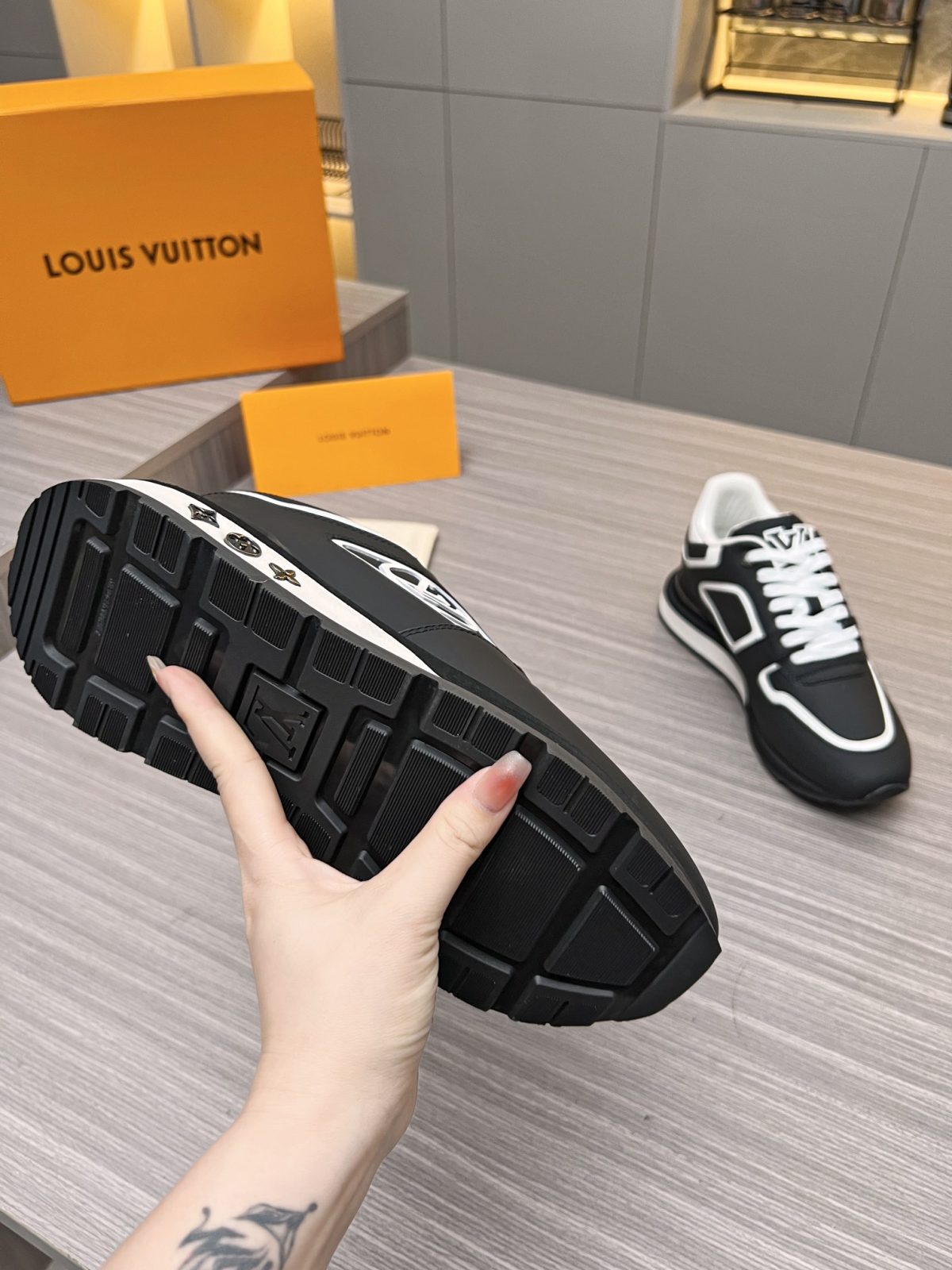 Louis Vuitton 2024ss Runaway Sneaker Size 40-46 - Image 11
