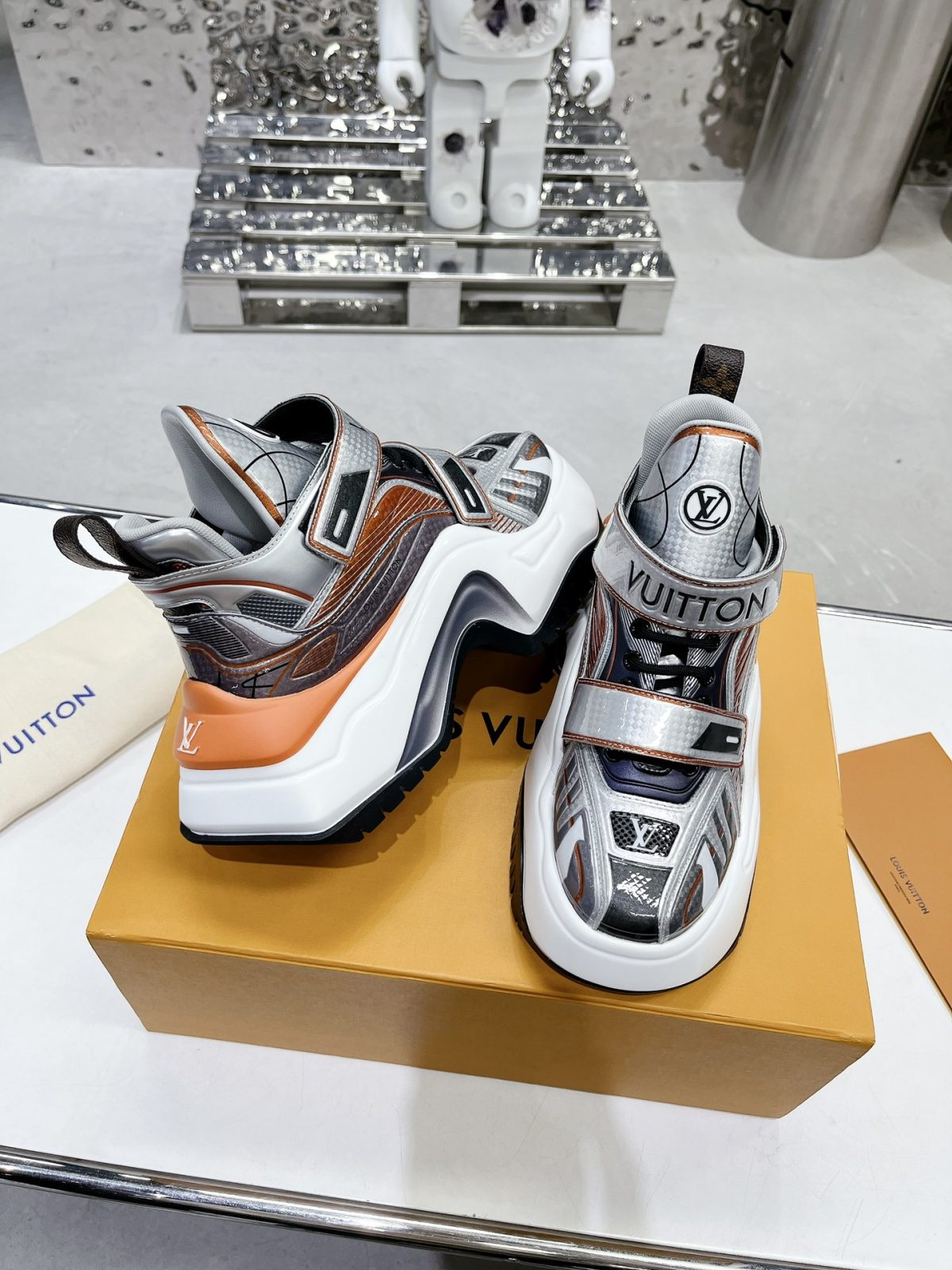 Louis Vuitton Cruise23 Archlight 2.0 Sneaker Size 36-41 - Image 4