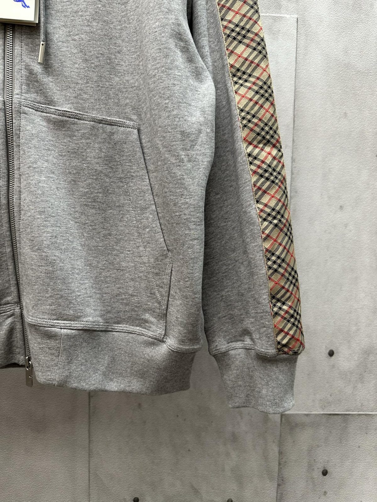Burberry Unisex Jacket Size S-XL - Image 8