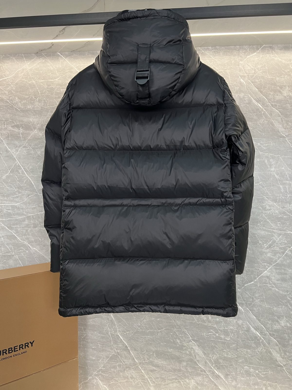Burberry Winter Down Jacket Size M-XXL - Image 8