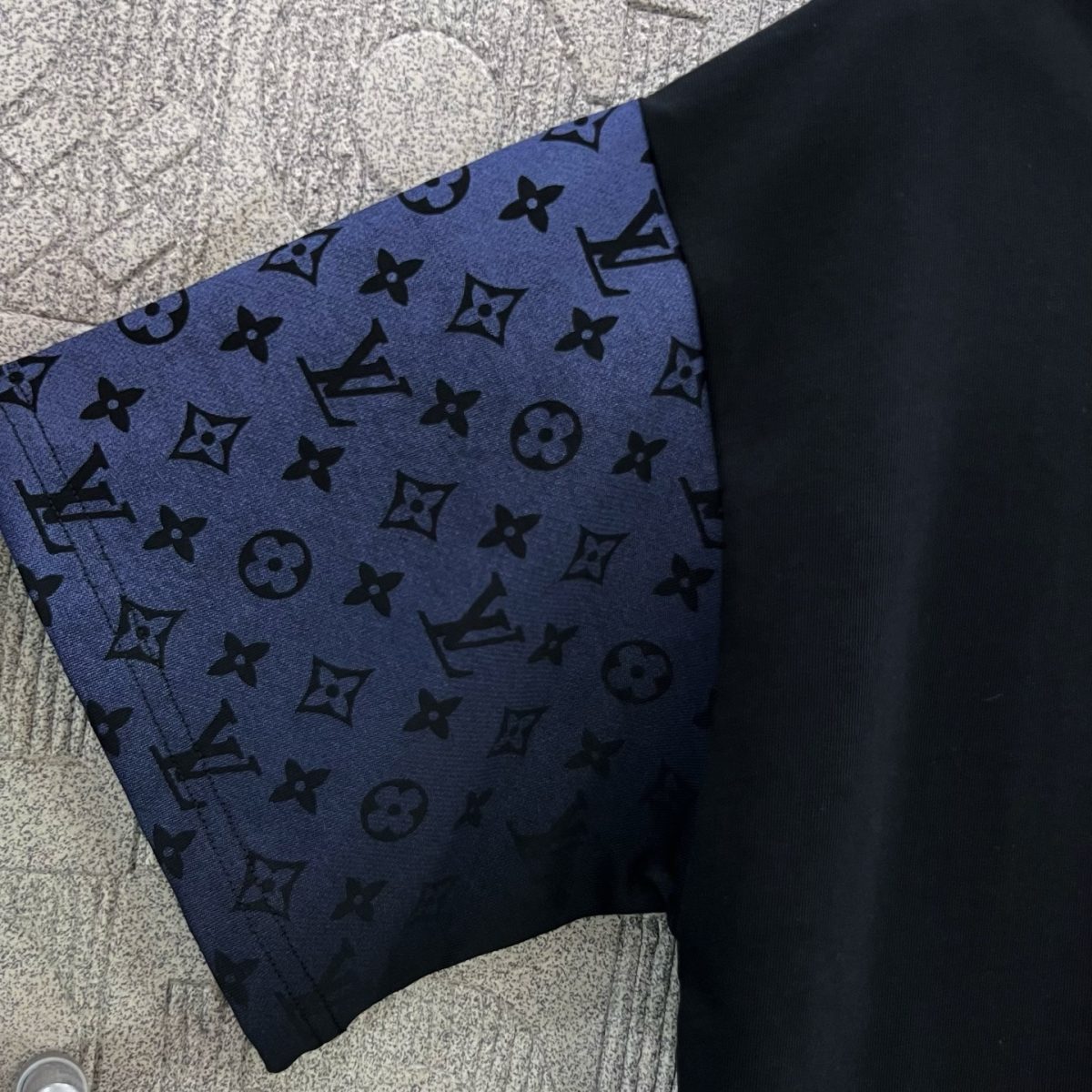 Louis Vuitton T Shirt  Embroider Logo Size XS-L - Image 4