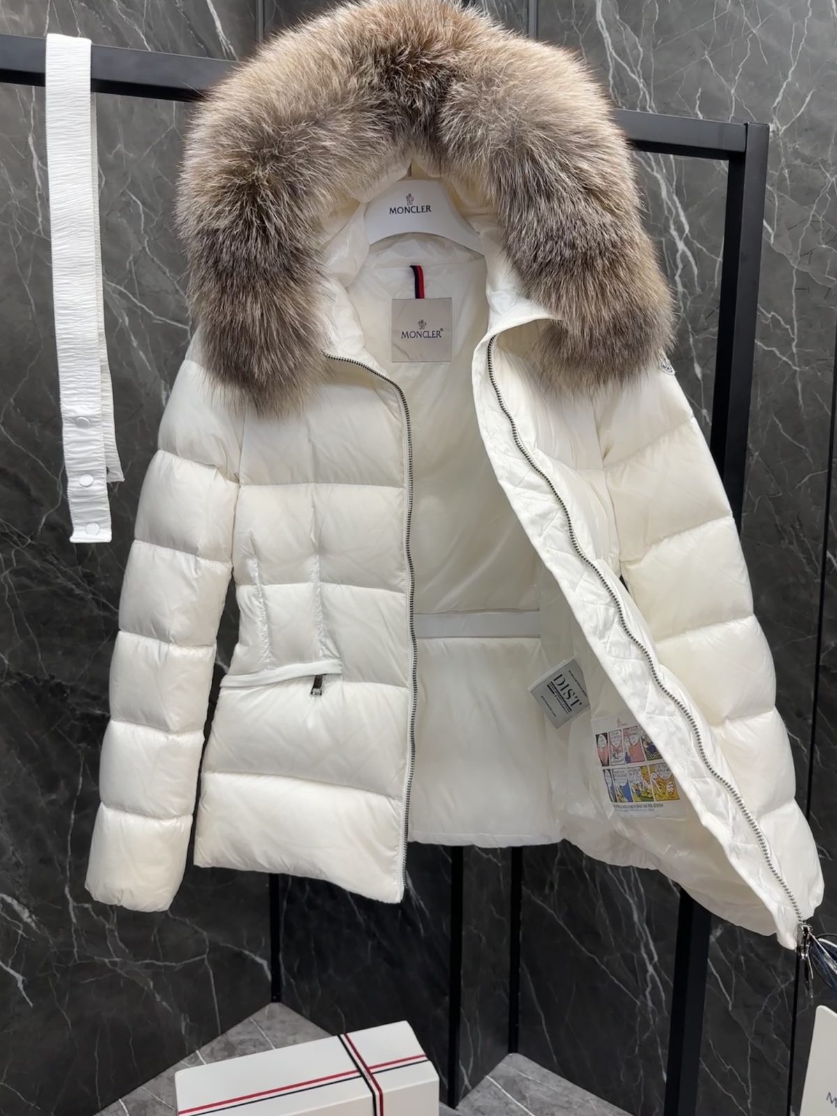 Moncler Boed Women Down Jacket Size S-XL - Image 5