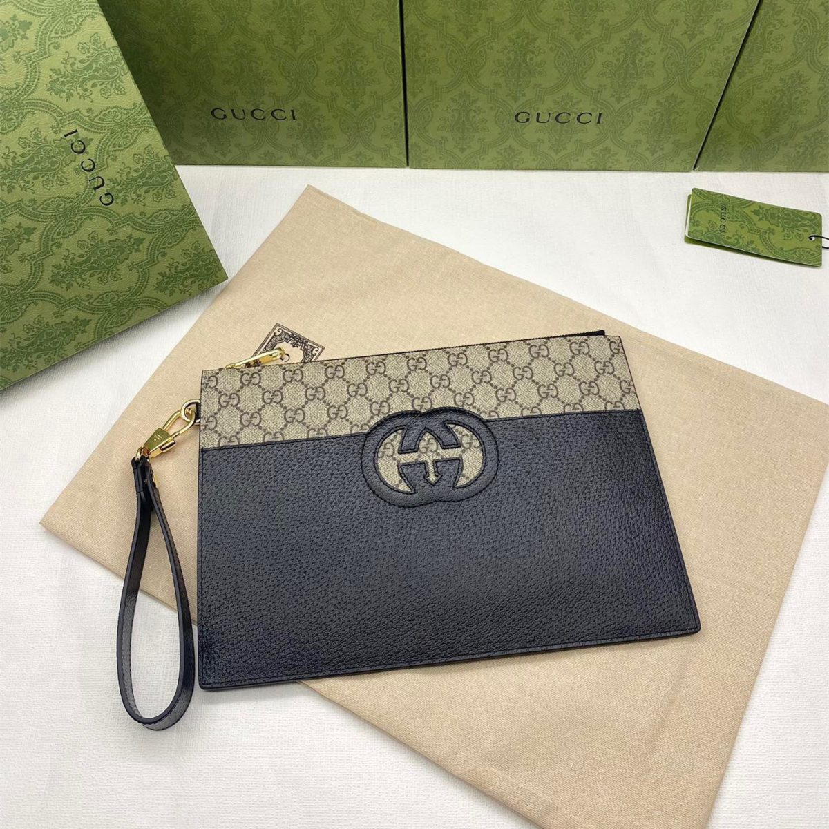 Gucci GG Supreme Unisex Clutch Bags 30*21cm - Image 1