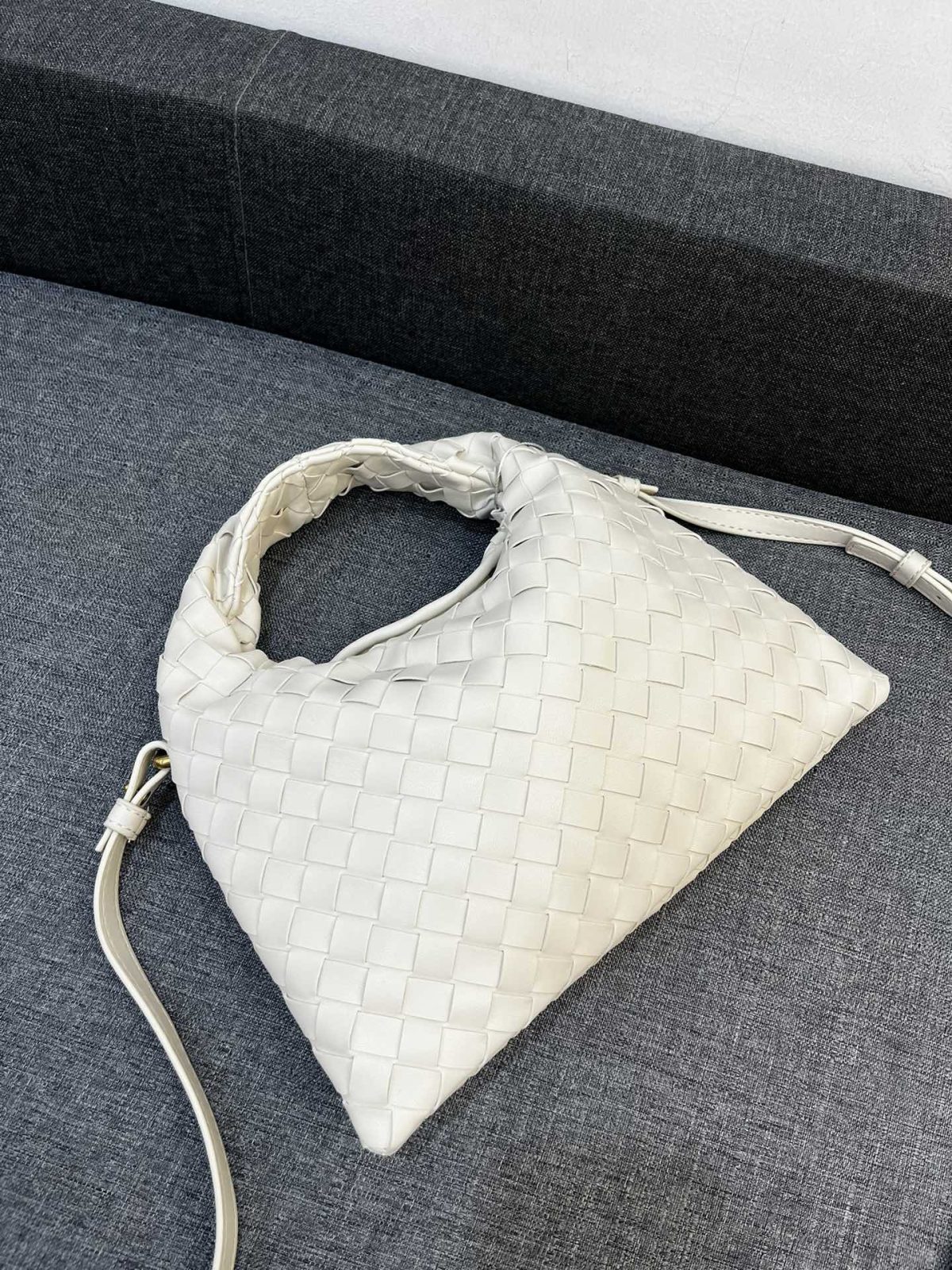 Bottega Veneta HO Shoulder Bags 28*17cm - Image 5