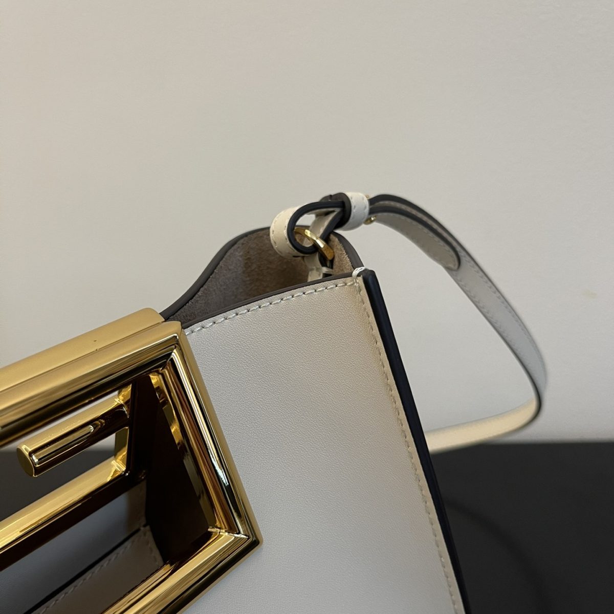 Fendi New Shoulder Bags 20*17*9cm - Image 3