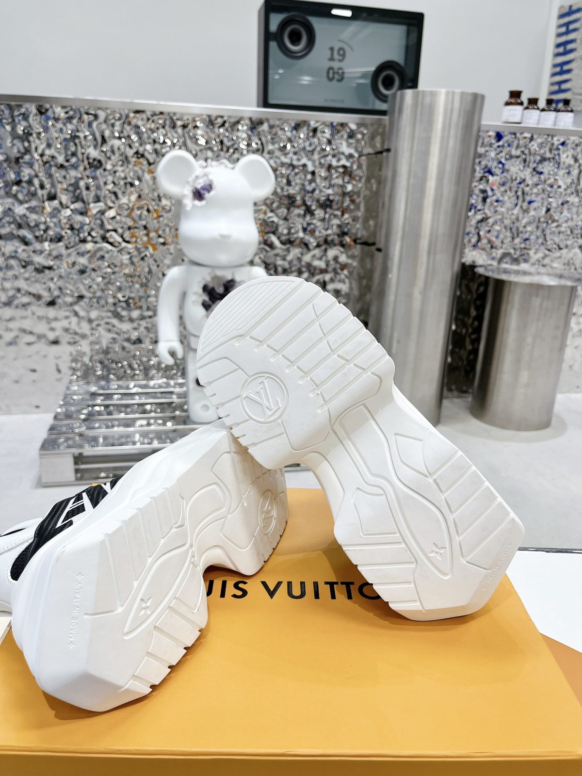 Louis Vuitton Cruise23 Archlight 2.0 Sneaker Size 36-41 - Image 9