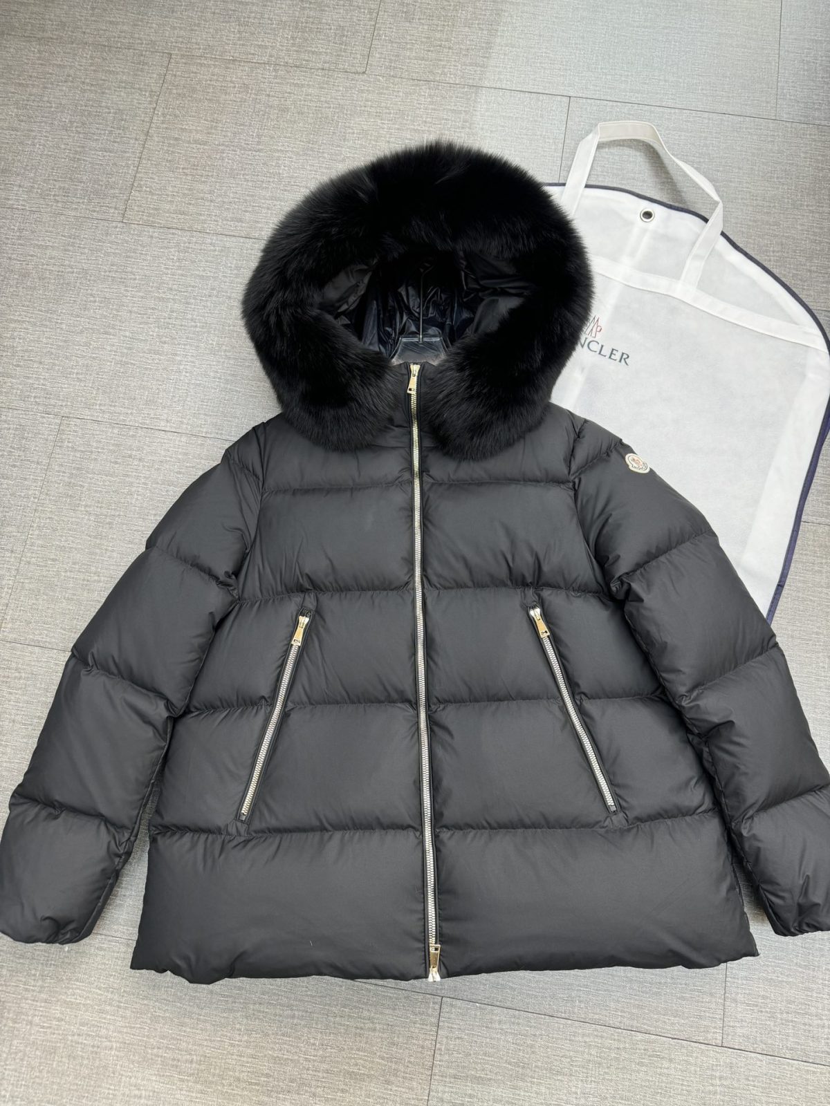 Moncler Avoce Women Down Jacket Size S-XL - Image 3