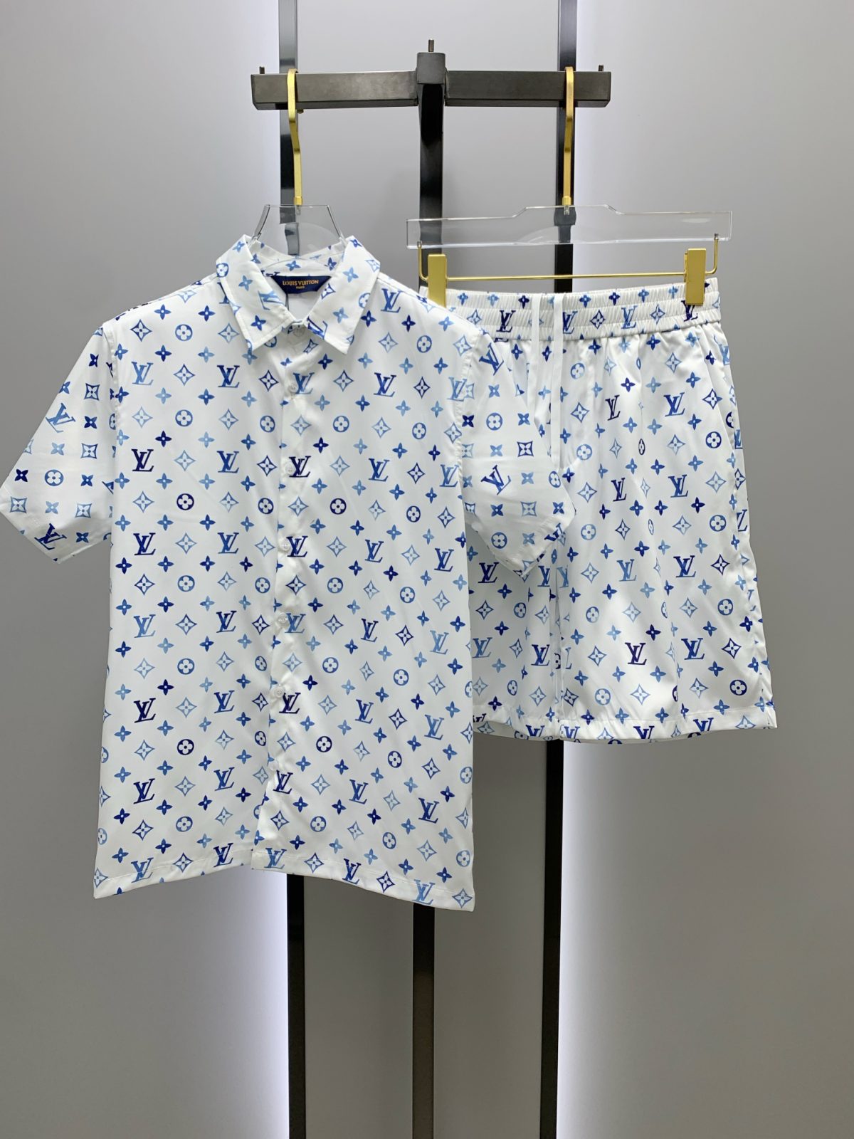 Louis Vuitton Sommeranzug Size M-XXL - Image 1