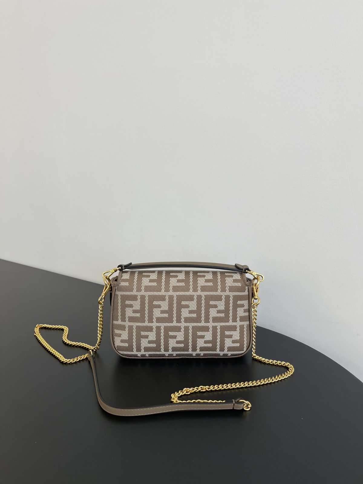 Fendi Baguette Shoulder Bags Small 19*10*4cm - Image 6