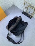 Louis Vuitton M82542 Alpha Shoulder Bags Size 11*18*6cm - Image 9