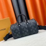 Louis Vuitton Keepall Bandoulière 25 Bags for Men - Image 4