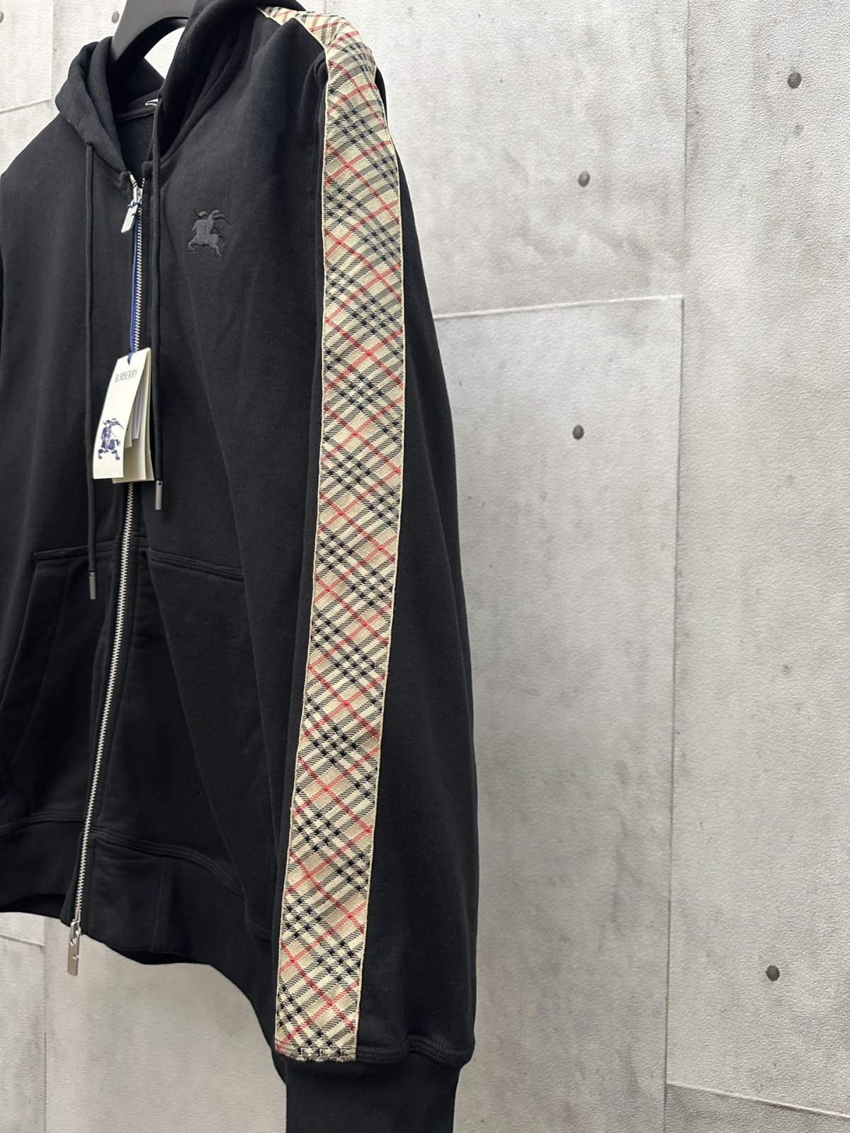 Burberry Unisex Jacket Size S-XL - Image 9
