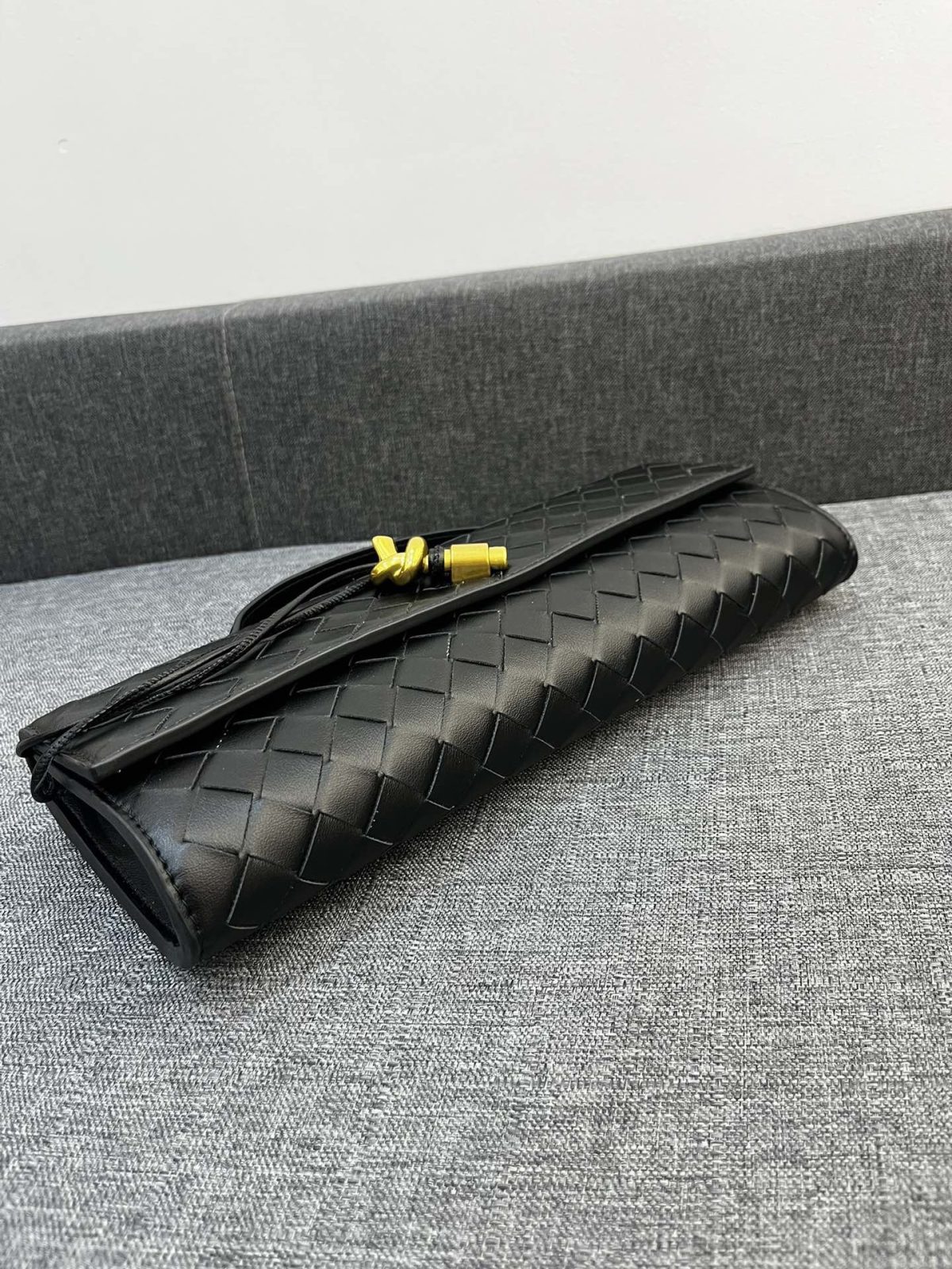 Bottega Veneta Andiamo Clutch 30*13*4cm - Image 6