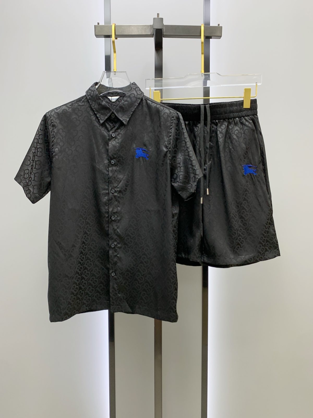 Burberry Sommeranzug Size M-XXL - Image 1