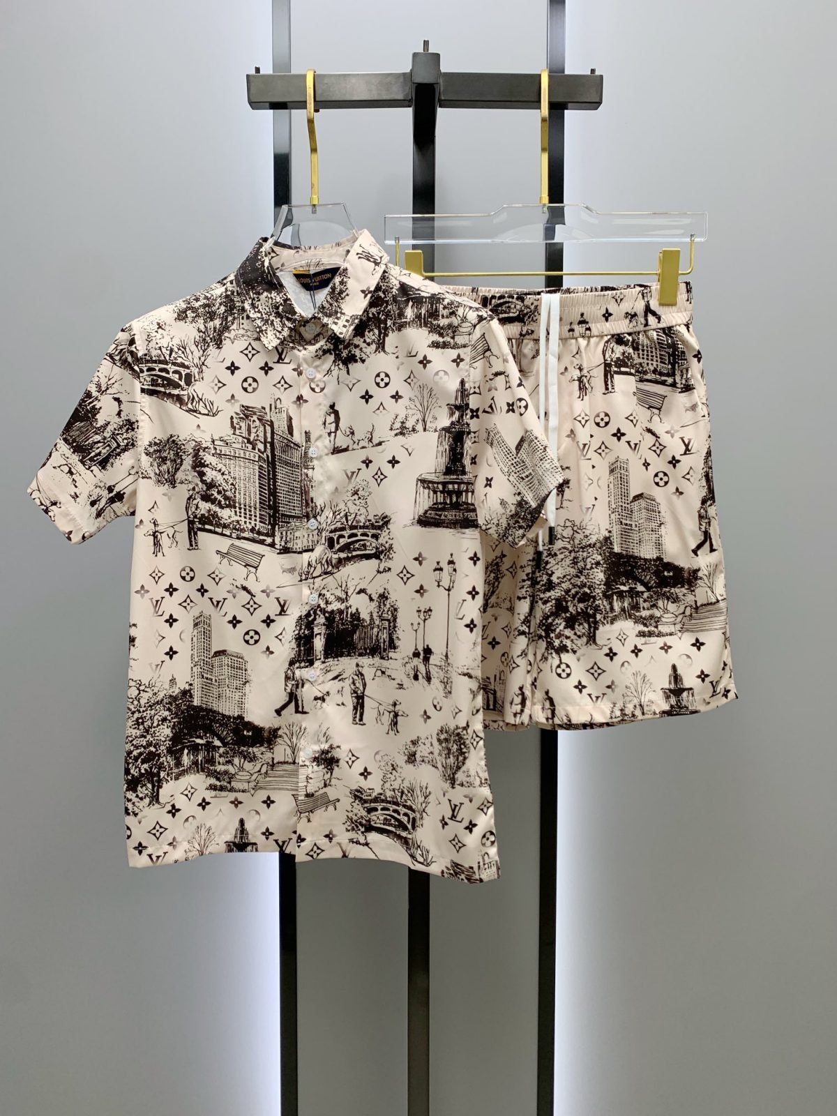 Louis Vuitton Sommeranzug Size M-XXL - Image 1