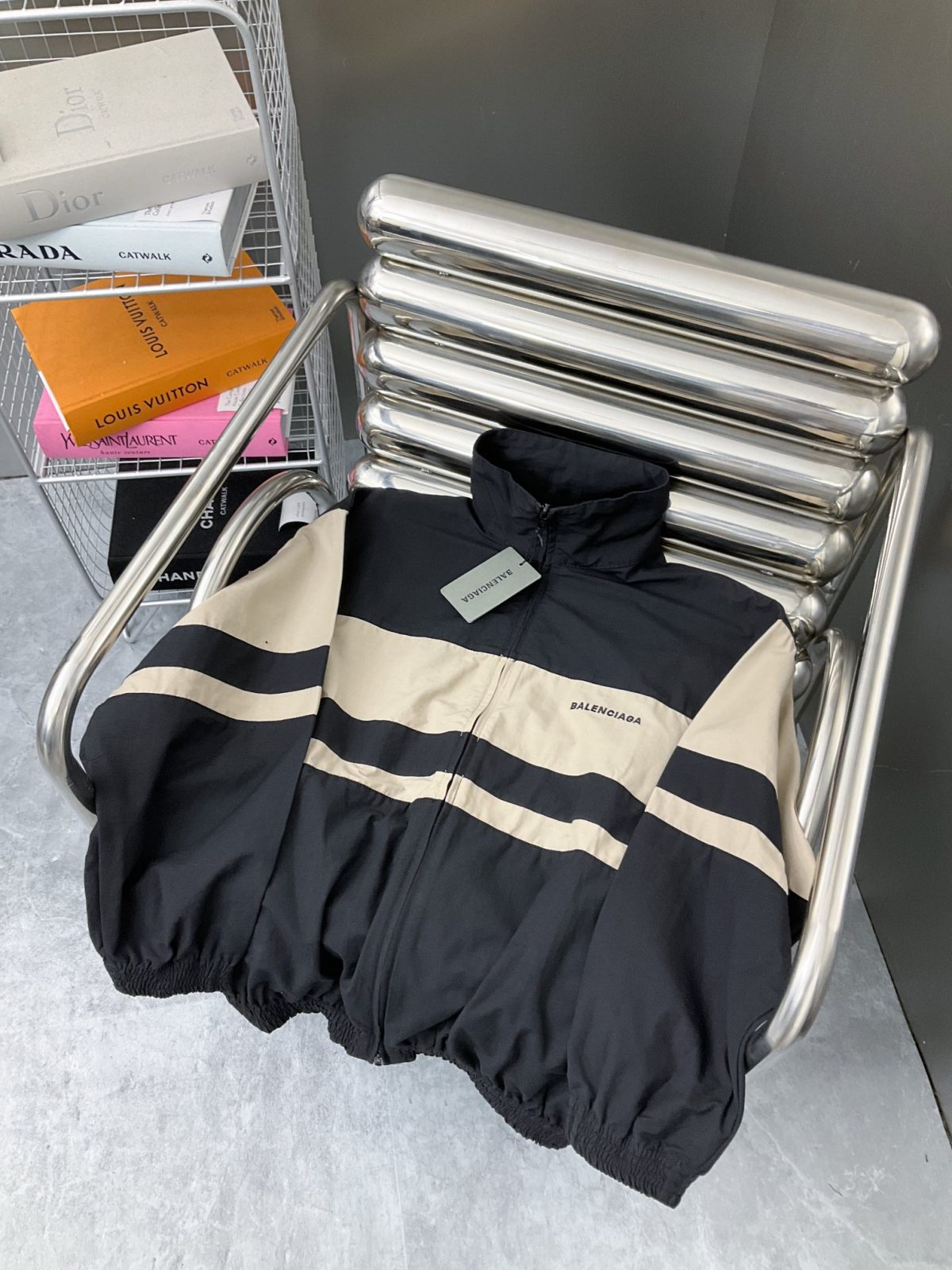 Balenciaga New Jacket Size S-XL - Image 9