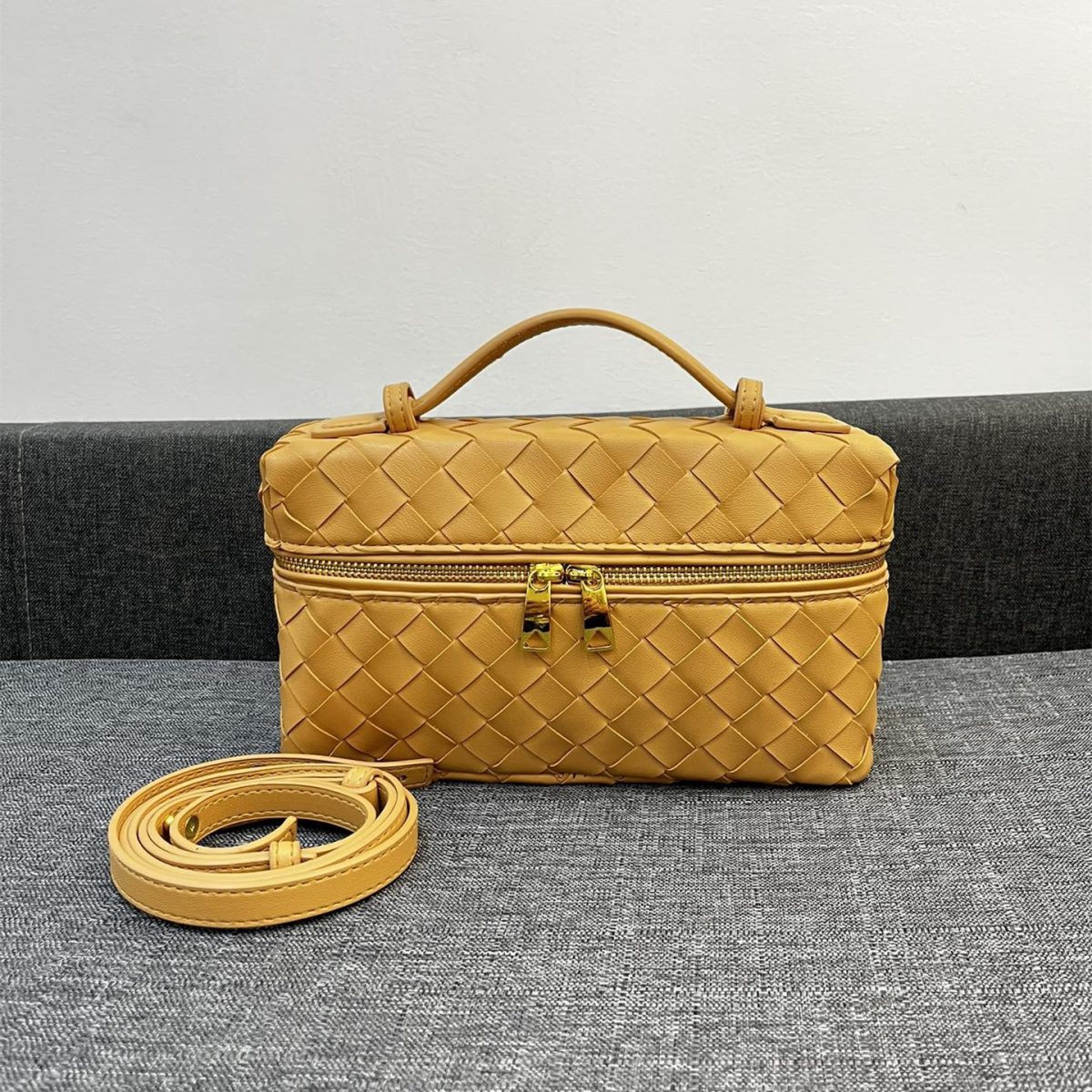 Bottega Veneta Vanity Case Shoulder Bags 24*13*6cm - Image 1