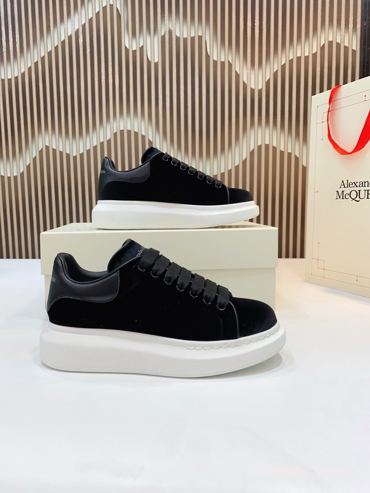 Alexander McQueen OVERSIZED Sneaker Size 35-45 - Image 4
