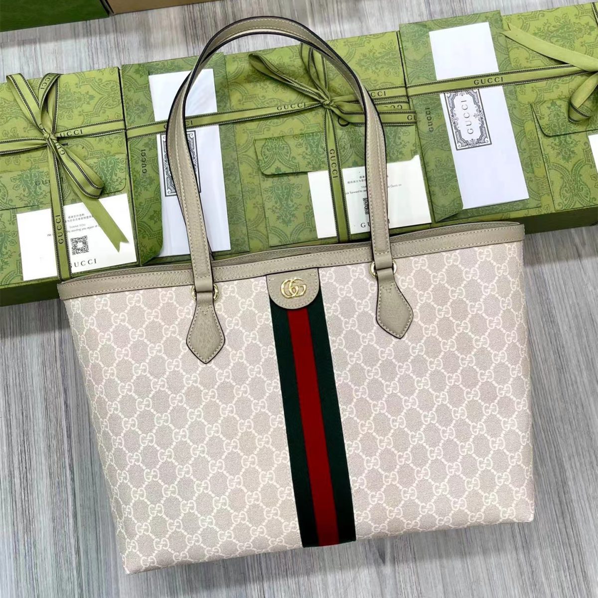 Gucci GG Supreme Shopping Bags Size 38*28*14cm - Image 1