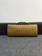 Bottega Veneta Andiamo Clutch 30*13*4cm - Image 2