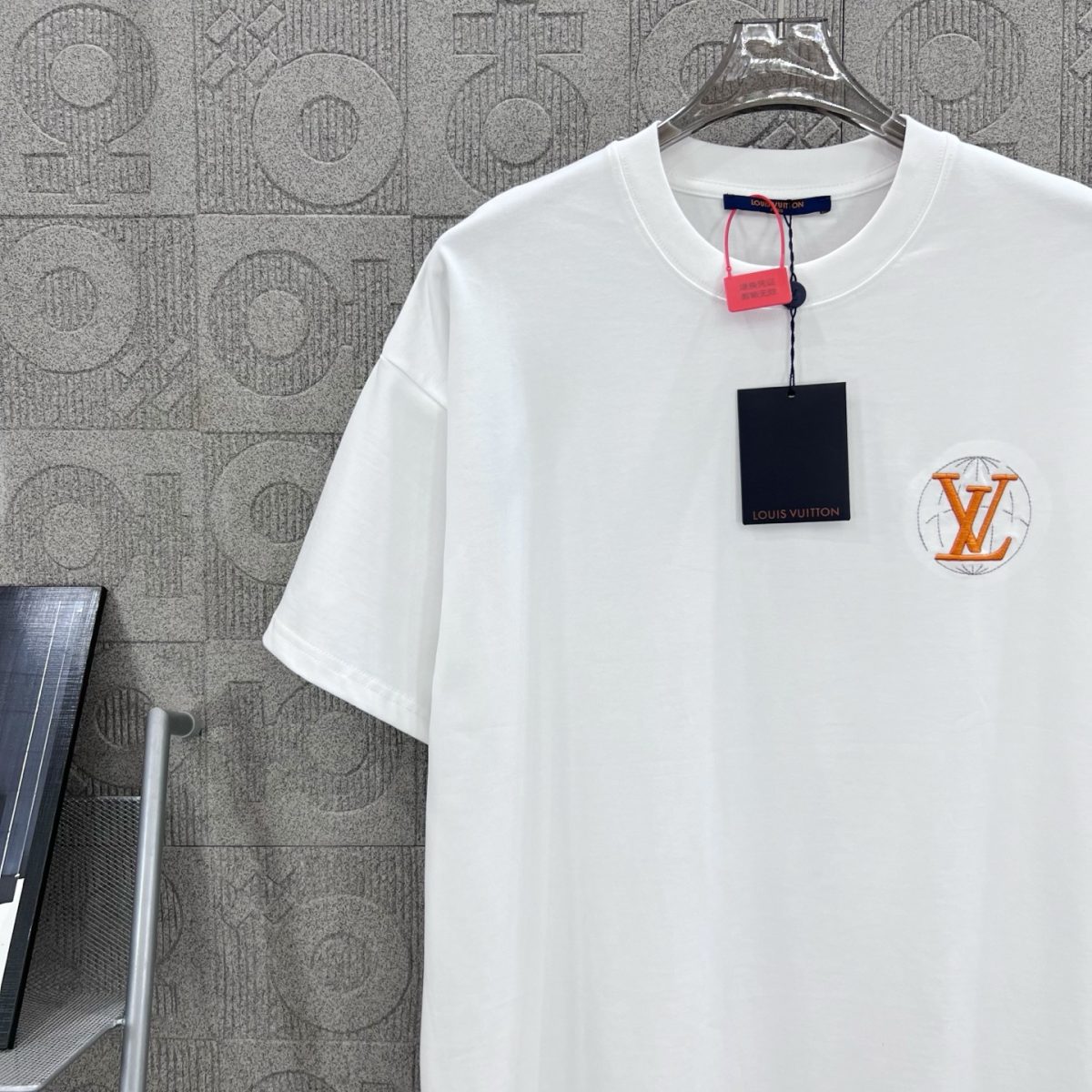 Louis Vuitton T Shirt  Embroider Logo Size XS-L - Image 4