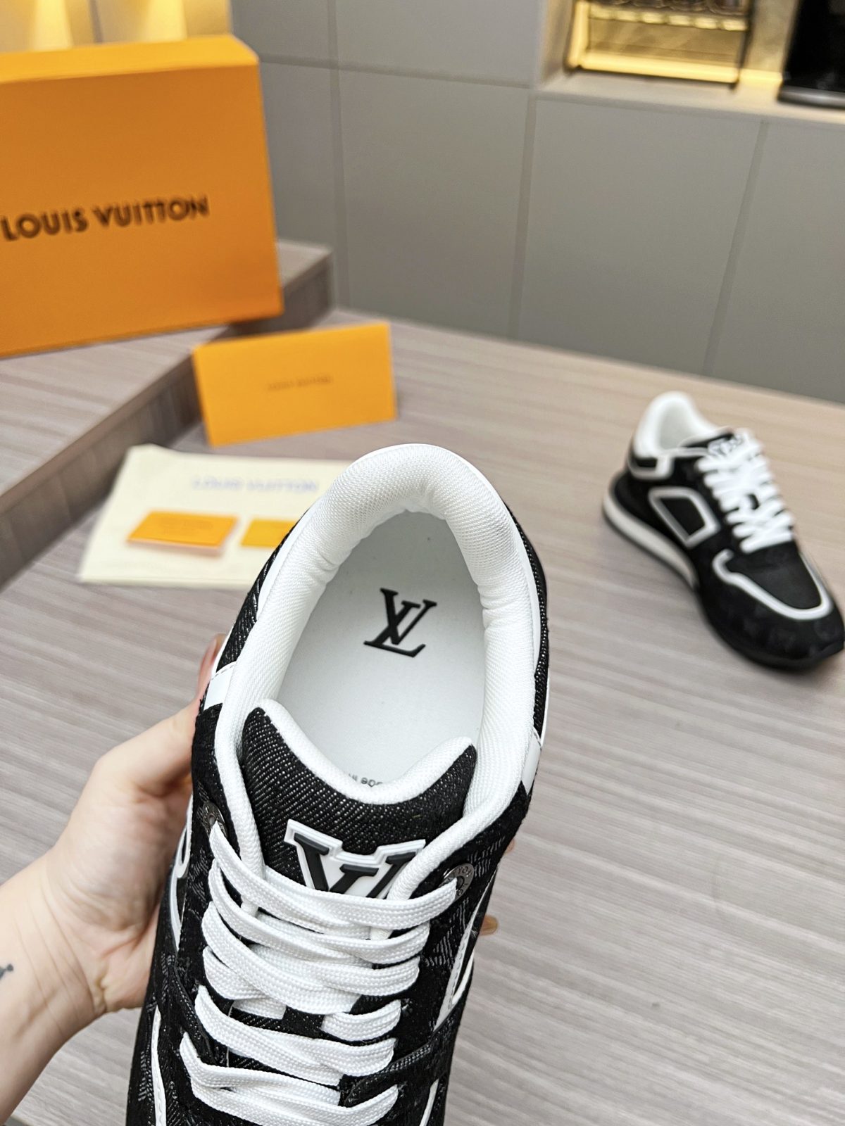 Louis Vuitton 2024ss Runaway Sneaker Size 40-46 - Image 9