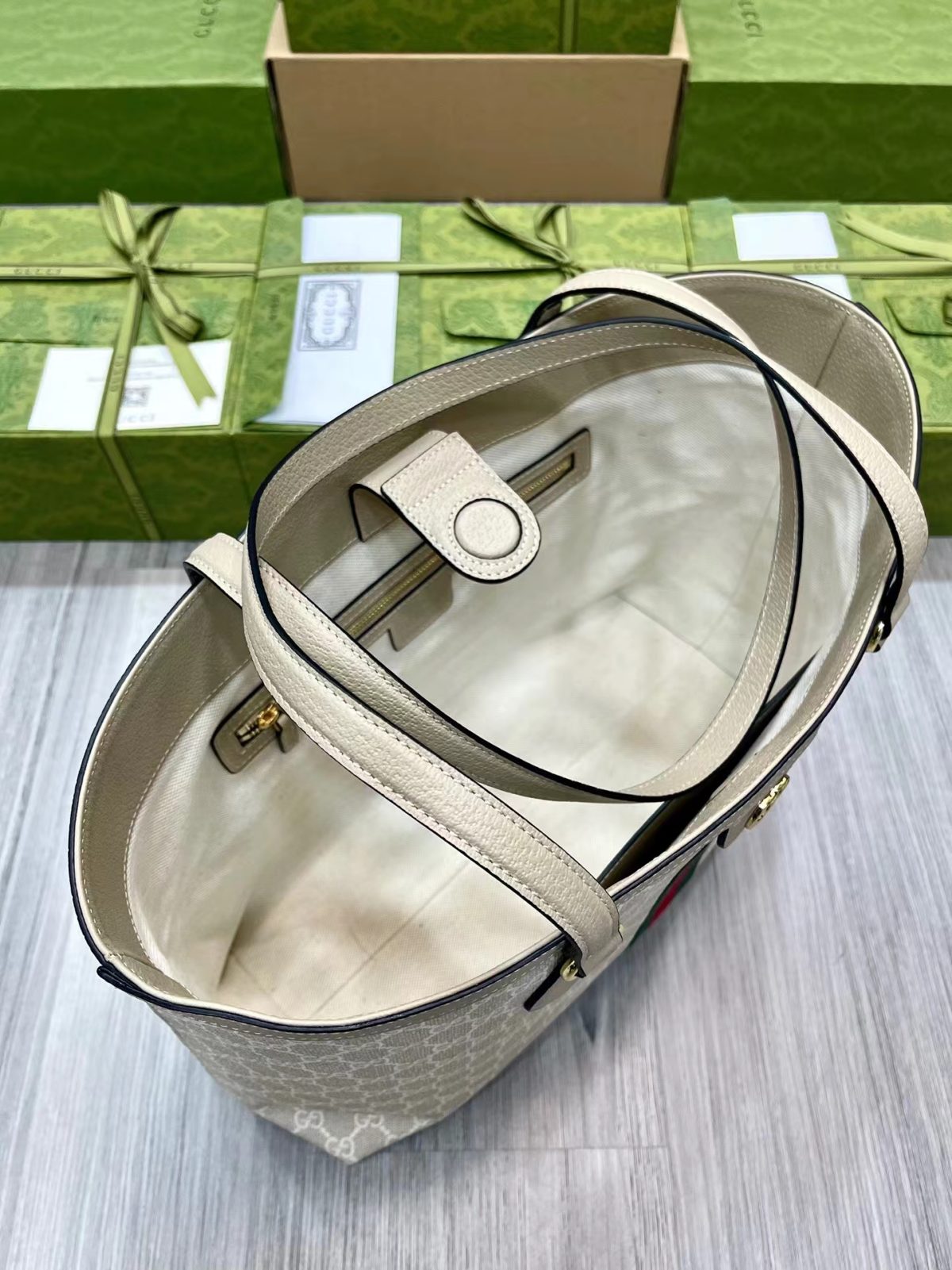 Gucci GG Supreme Shopping Bags Size 38*28*14cm - Image 4