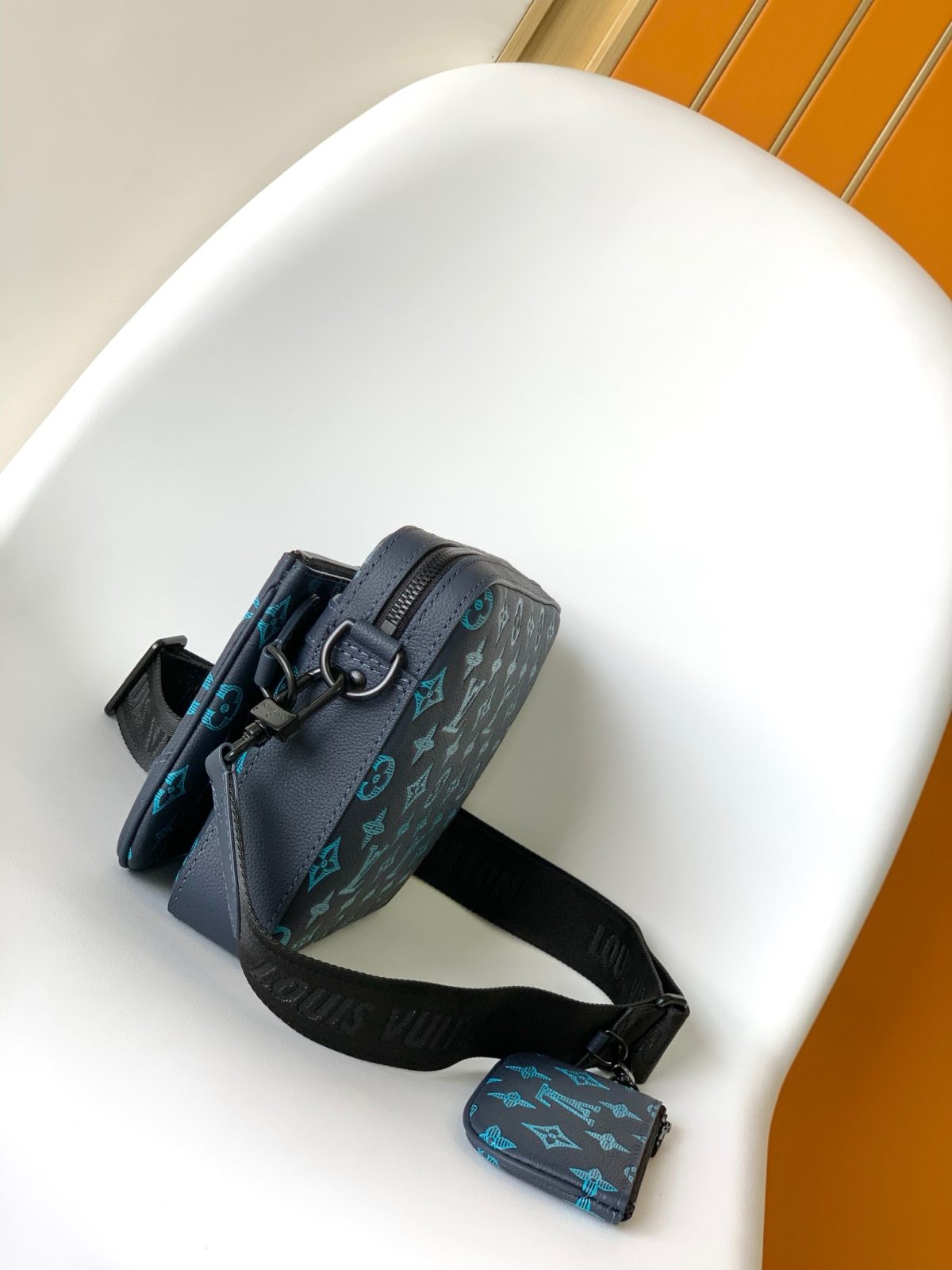 Louis Vuitton M46604 Men Shoulder Bags Size 25*18.5*7cm - Image 2