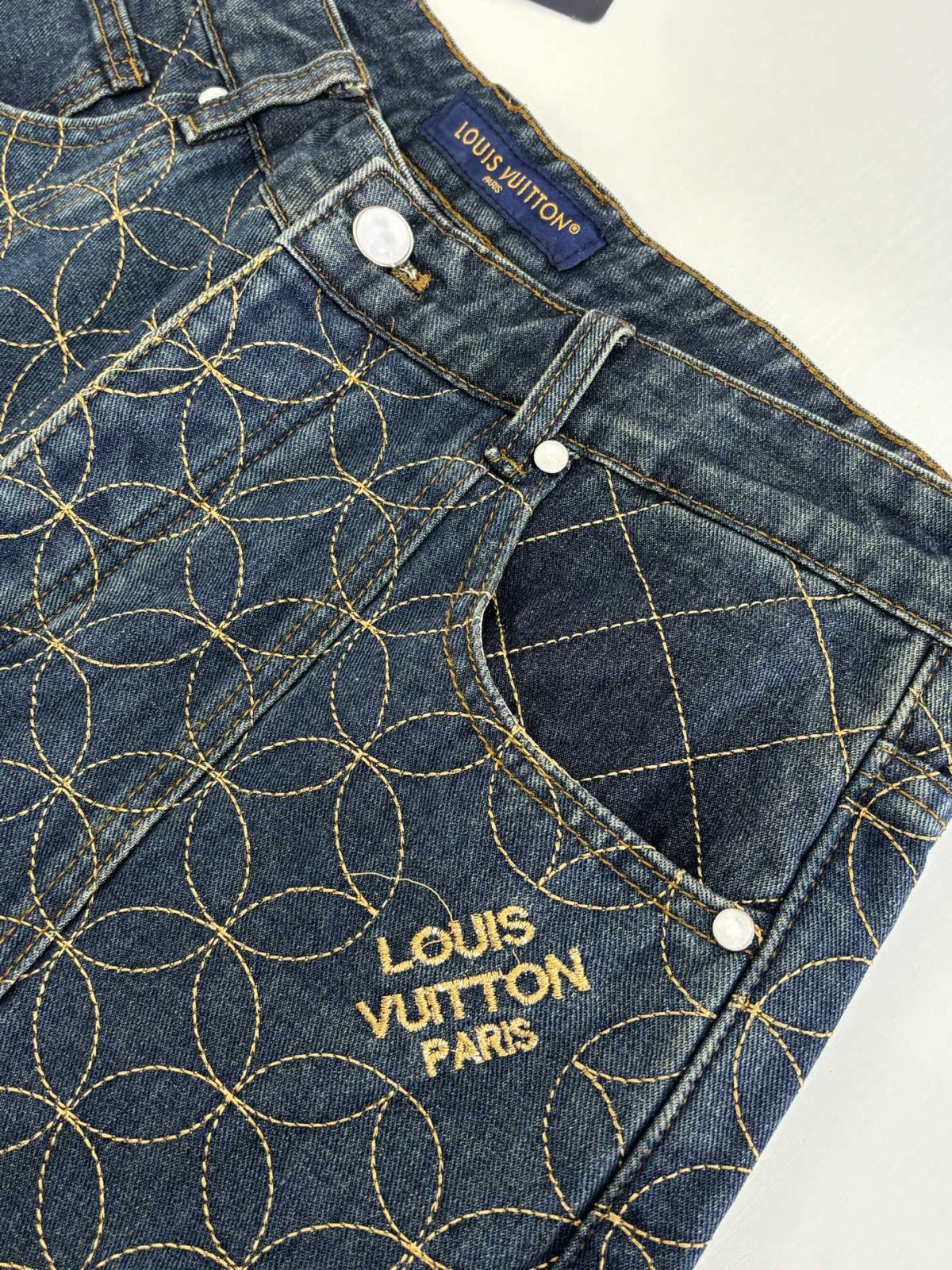 Louis Vuitton Unisex Jeans Size S-XL - Image 9