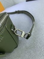 Louis Vuitton M83560 Pilot Shoulder Bags Size 20*12*5cm - Image 7