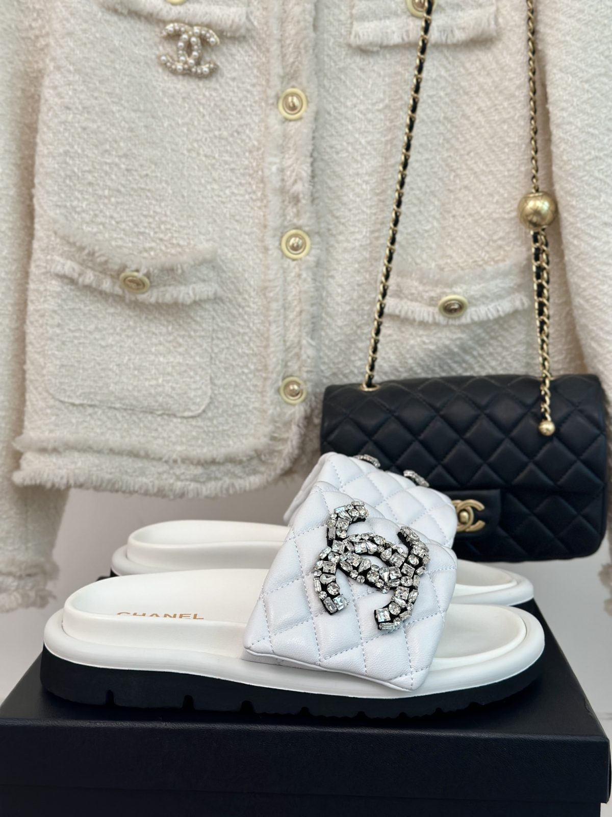 Chanel 2024 New Slippers Size 36-41 - Image 2