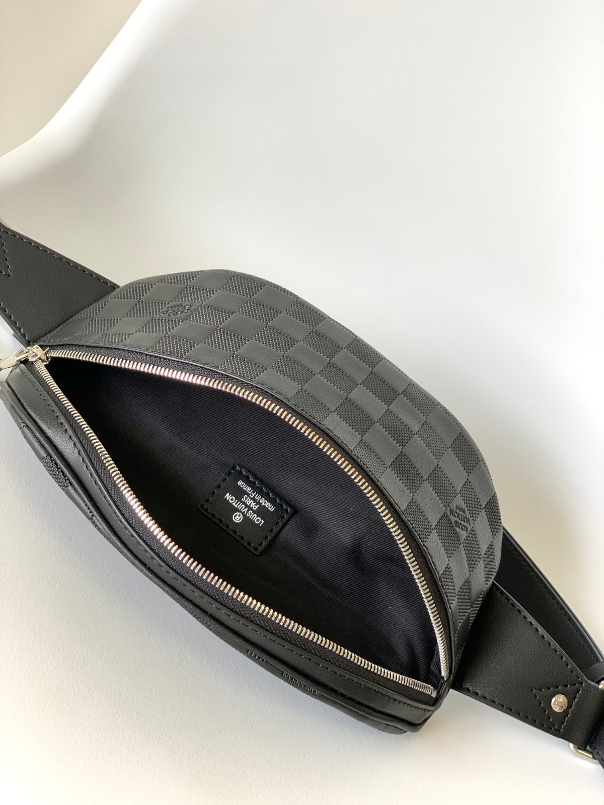 Louis Vuitton N40298 Discovery Graphite Men Bags Size 26*13*7cm - Image 8