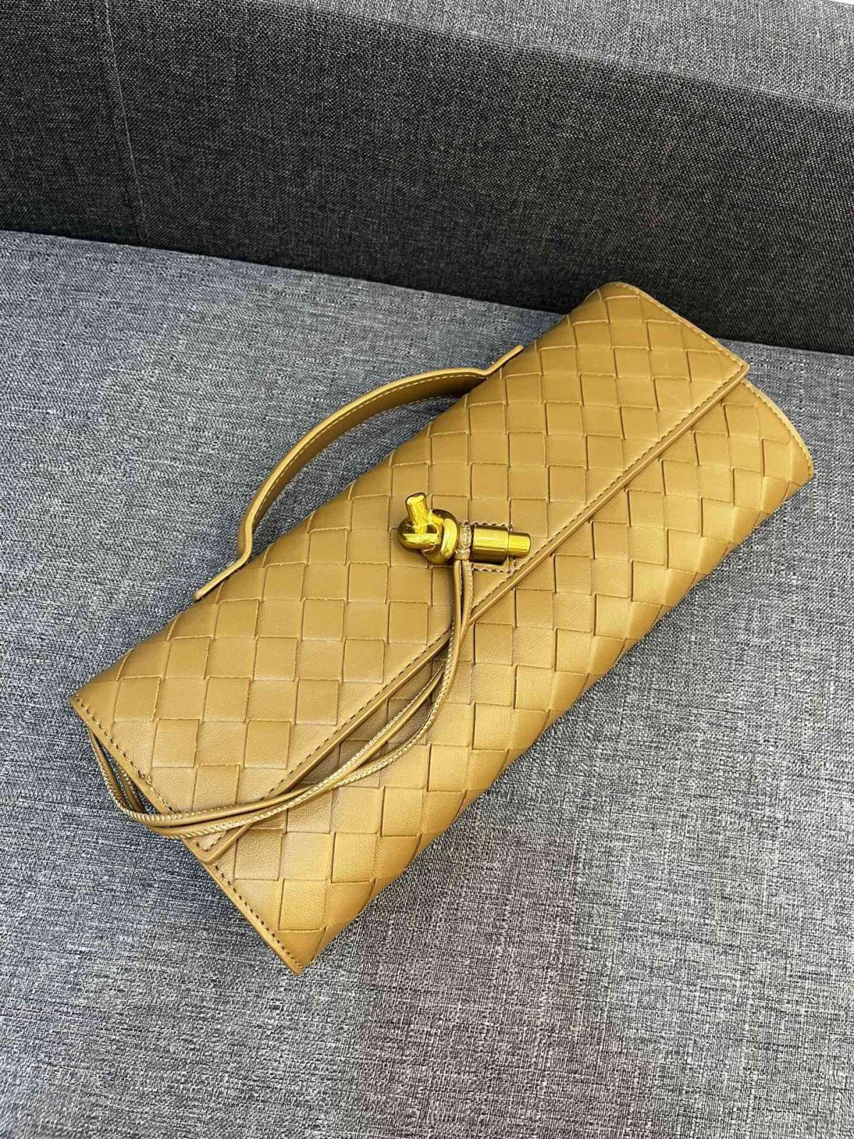 Bottega Veneta Andiamo Clutch 30*13*4cm - Image 6