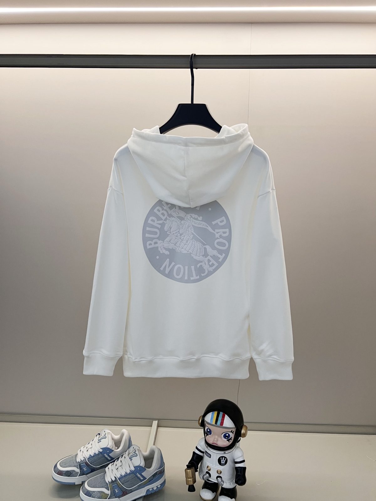 Burberry Unisex Sweatshirt Size S-XL - Image 4
